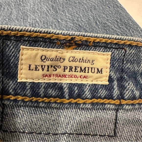 Levi's Premium Ribcage Jeans - Picture 7 of 9
